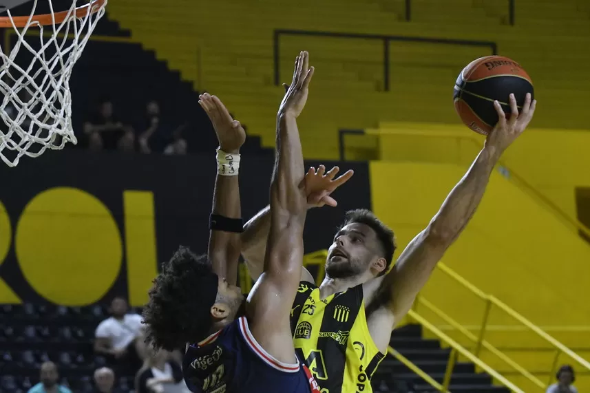Imagen de Básquet: Peñarol y Hebraica ganaron y lideran la Liga Uruguaya, que continúa esta noche