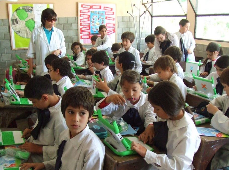 LOS PARTIDOS DE URUGUAY SE PODRÁN VER EN ESCUELAS DE TODO EL PAÍS