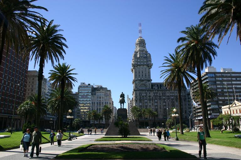 Los trabajos de recomposición en plaza Independencia avanzan a buen ritmo