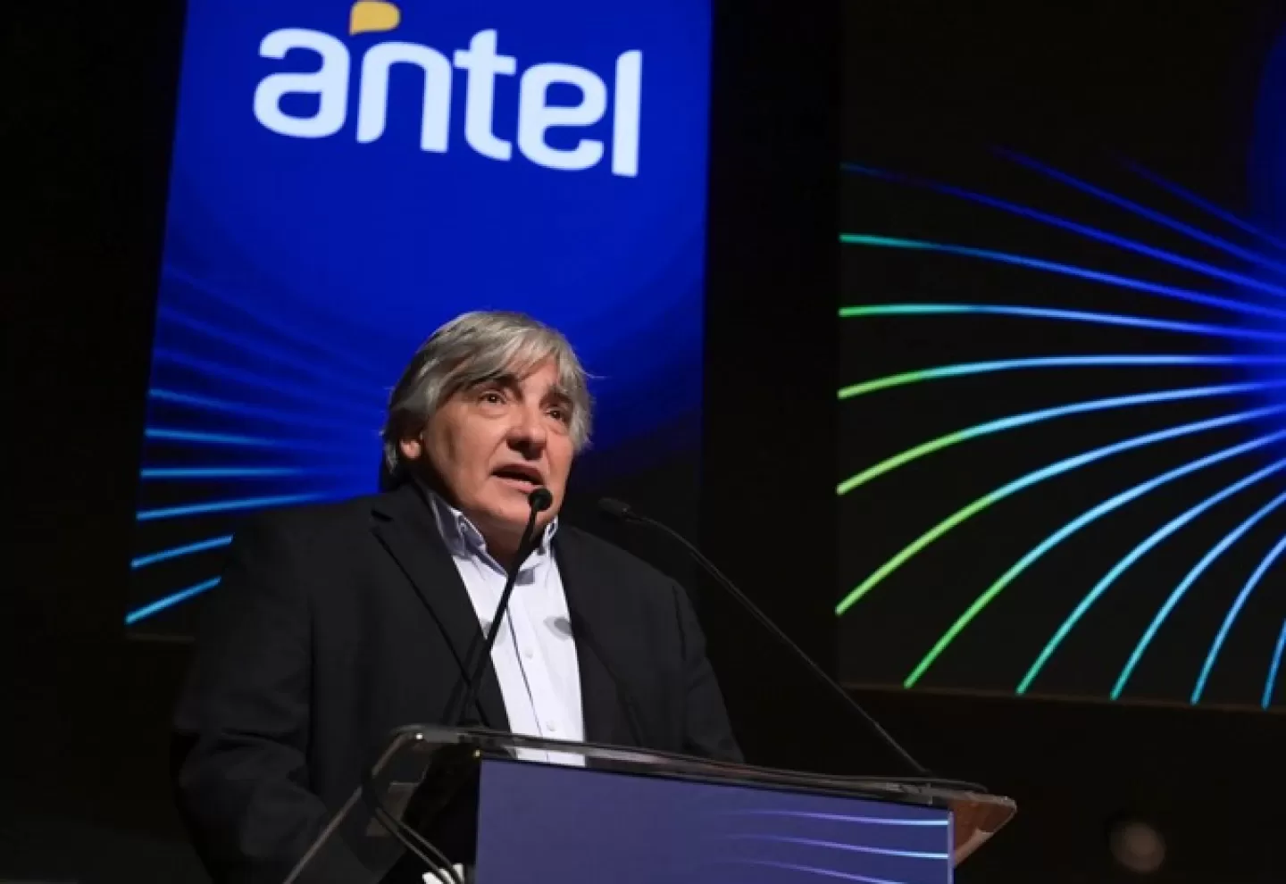 Imagen de Antel todavía no pudo comprar derechos del fútbol uruguayo: las condicionantes de la AUF y el plan de negocios