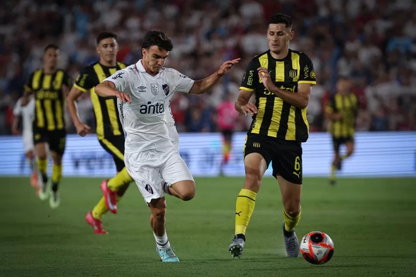 Imagen de Apertura: Peñarol venció 1-0 a Nacional como visitante en el GPC y lidera junto a Central