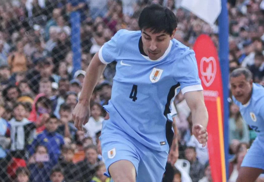 Imagen de Jorge Fucile deja el retiro a sus 41 años y vuelve a las canchas: ¿dónde va a jugar?